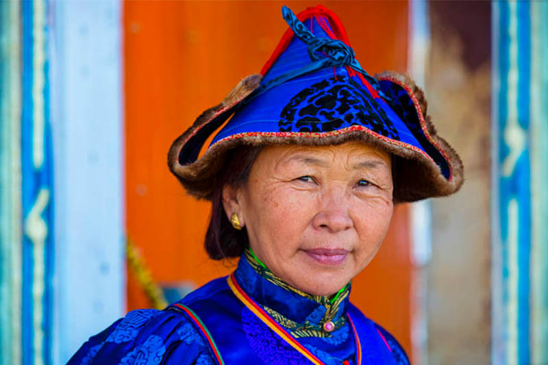 mongolia ethnic clothes 